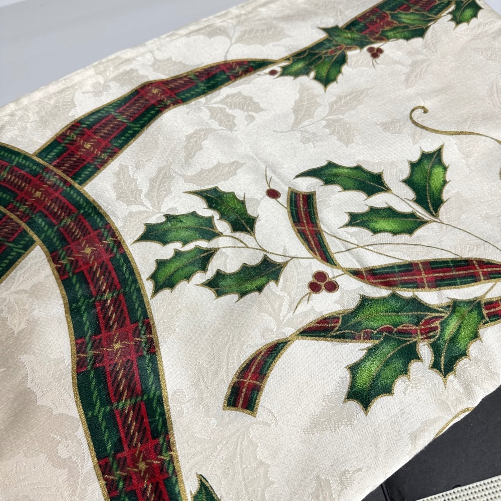 LENOX Holiday Nouveau Christmas Holly & Ribbon Tablecloth 80 x 57‎ inch